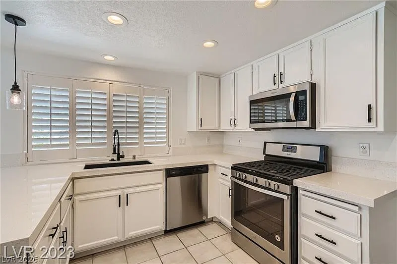 3 bed, 3.0 bath, 1950 sqft, $2,495 — Photo 4