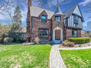 806 Pemberton Rd, Grosse Pointe Park, MI 48230