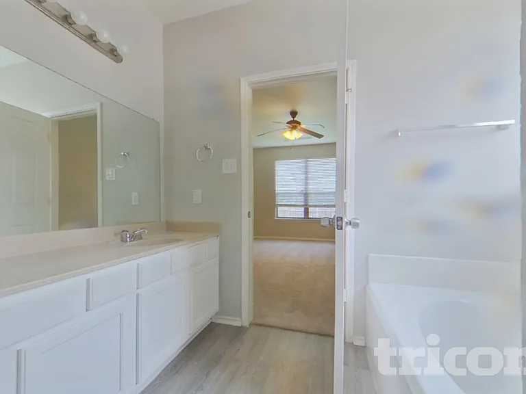 716 Kentucky Derby Ln — Photo 6