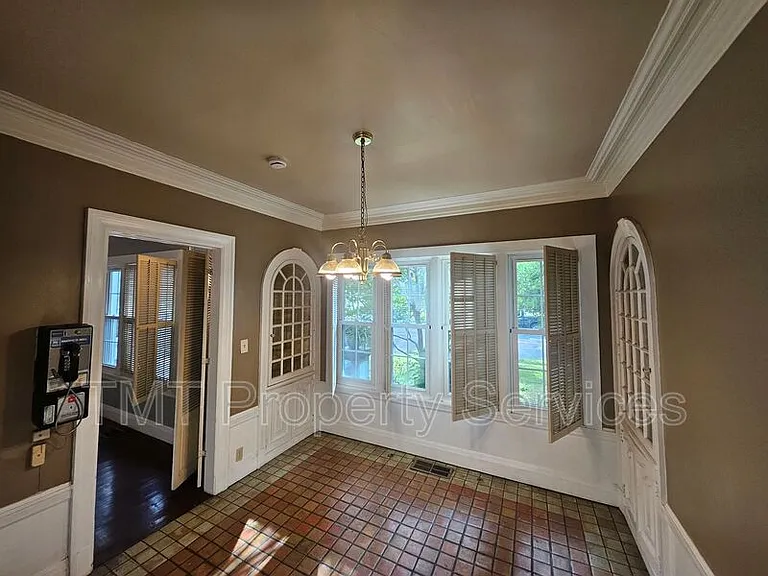1214 N Pershing Ave — Photo 27