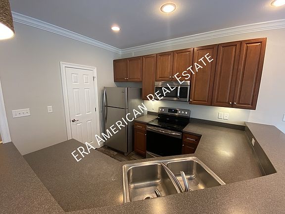 5th image of 229 Evans Ave