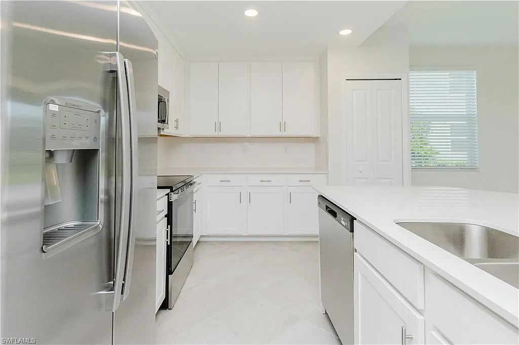 3 bed, 2.0 bath, 1301 sqft, $1,895 — Photo 2