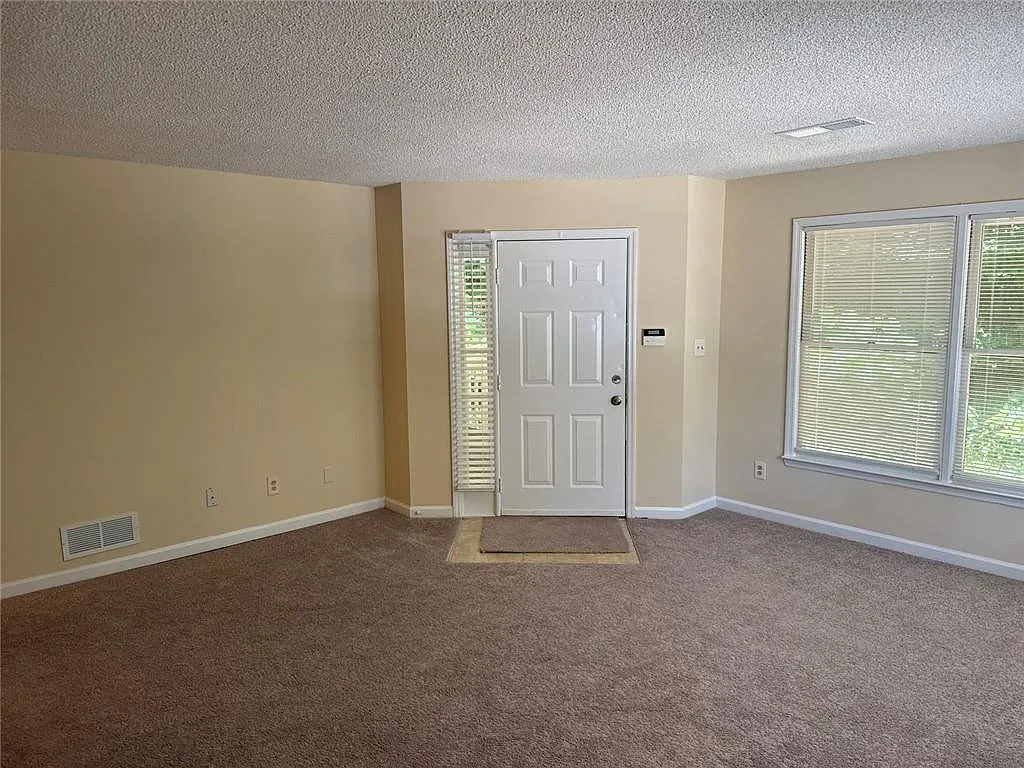 1 bed, 1.0 bath, $1,150 — Photo 3