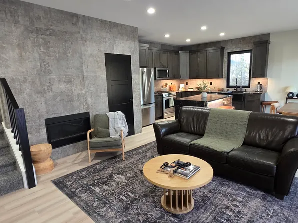 7950 N Covington St Unit 1, Wasilla, AK 99654