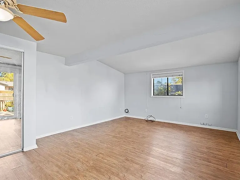 1021 Deal St — Photo 13