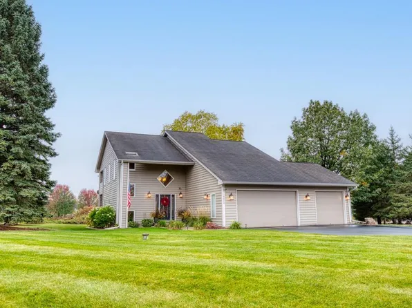 9820 Deerbrook Dr, Chanhassen, MN 55317