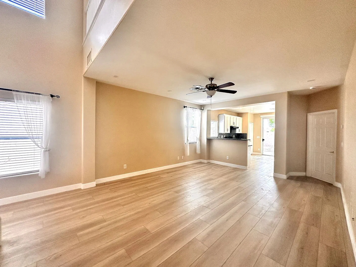 Renovated 3 bedroom Summerlin home with the Master Bed & Bath located downstairs! — Photo 3