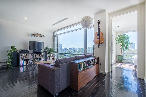 Sold by Brick&Mortar | media 10