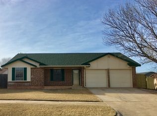 1001 Aspen Ct, Moore, OK 73160