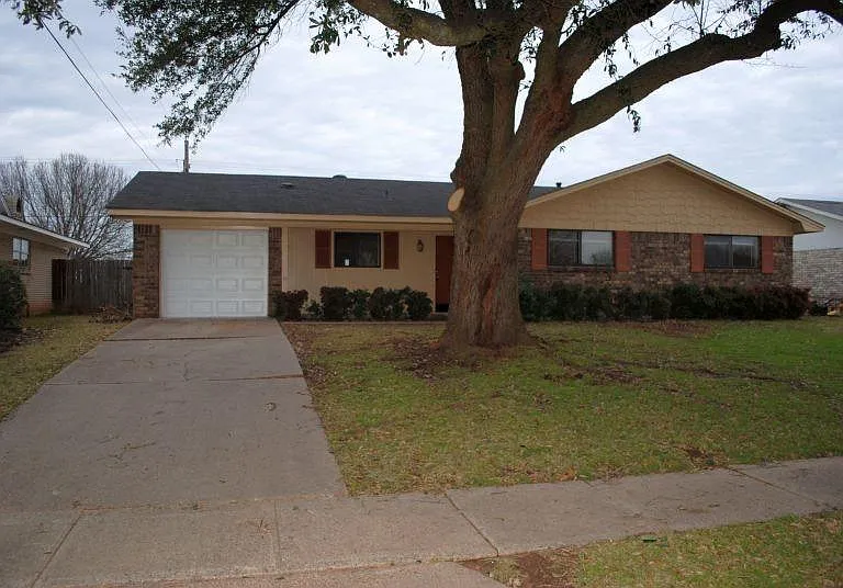 1519 Holiday Pl — Photo 4