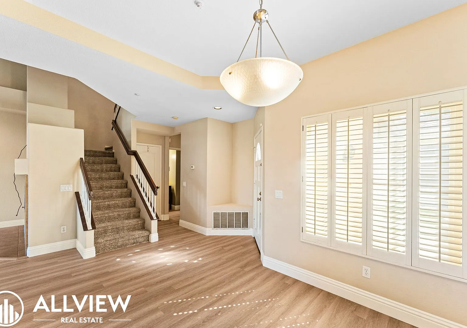 Gorgeous Views! Bright & Spacious San Clemente Home With 2-Car Garage — Photo 3