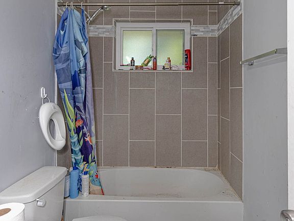 5th image of 4656 Illini Dr