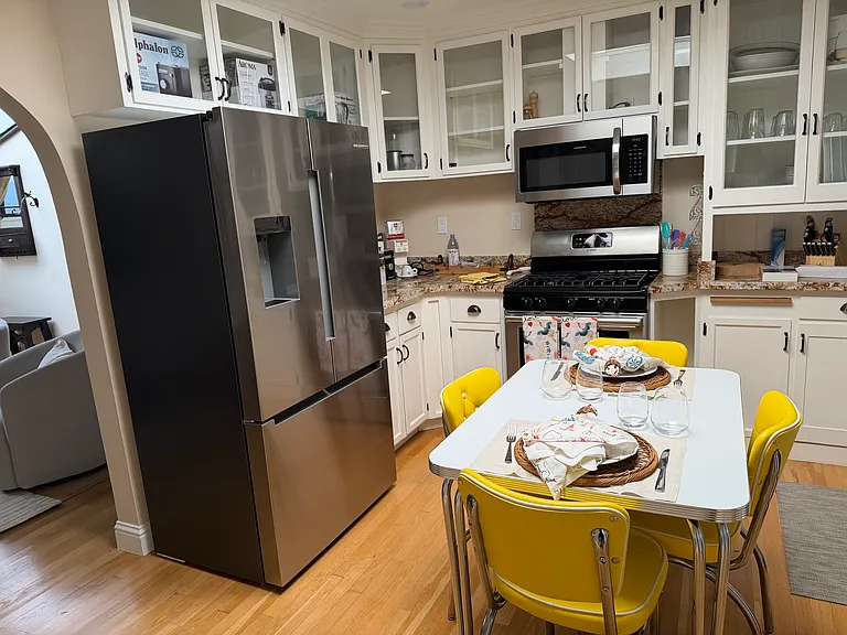 1074 Laurel St #1074 — Photo 8