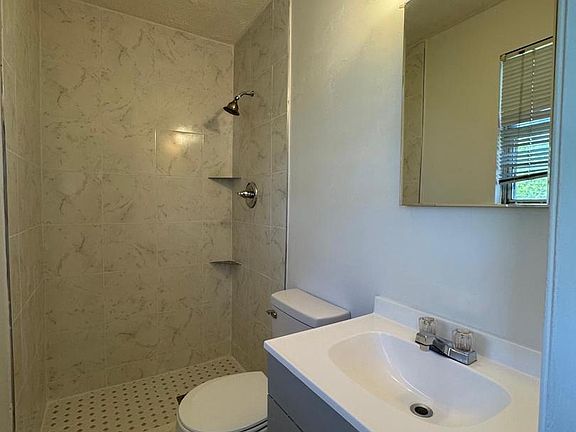 3rd image of 6204 Cipriano Rd