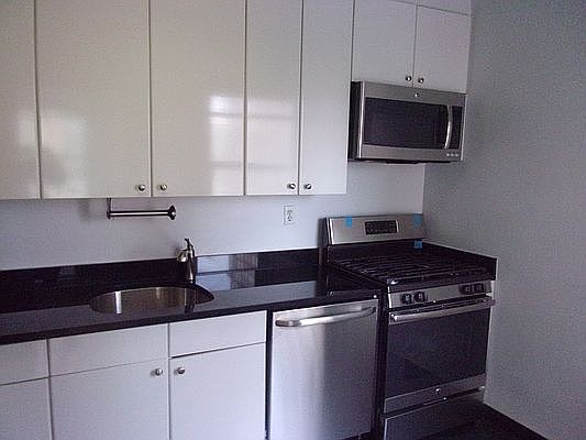 1st image of 200 E 64th St APT 22C