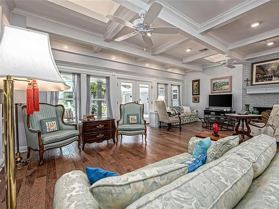 5th image of 305 Westlane Cir