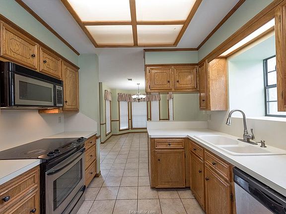 4th image of 2812 Manzano Ct