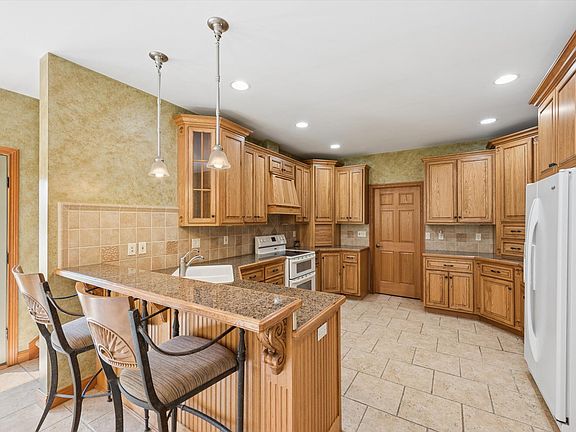 3rd image of 4906 Waters Edge Dr