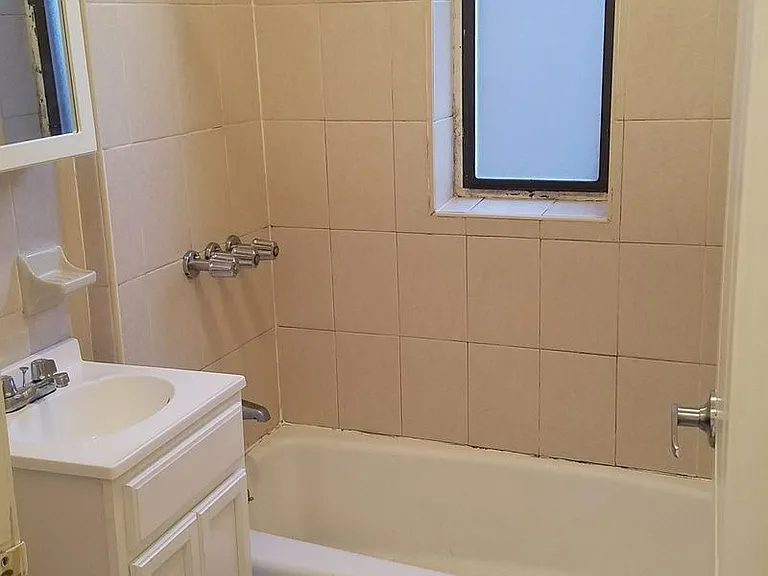 181 Hawthorne St #4Y — Photo 5