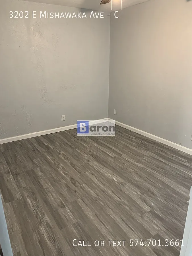 3302 E Mishawaka Ave — Photo 3