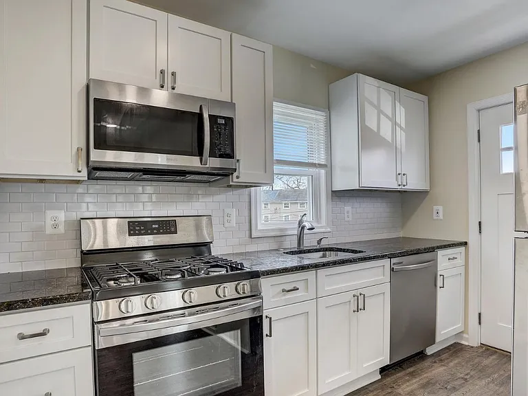 3950 Mary St #A — Photo 5