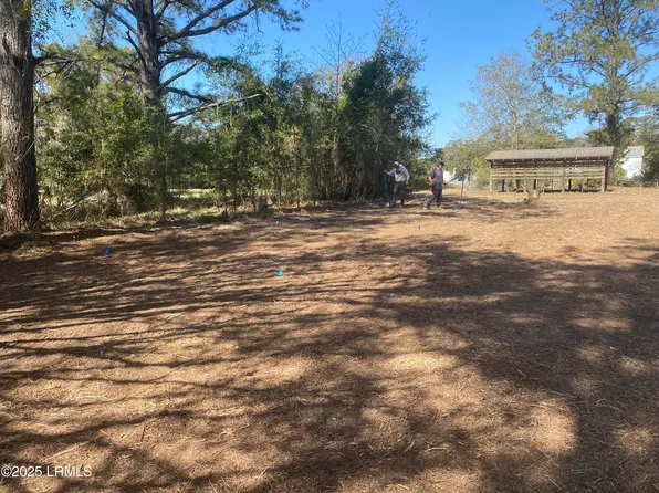 65 View Point Cir, Saint Helena Island, SC 29920