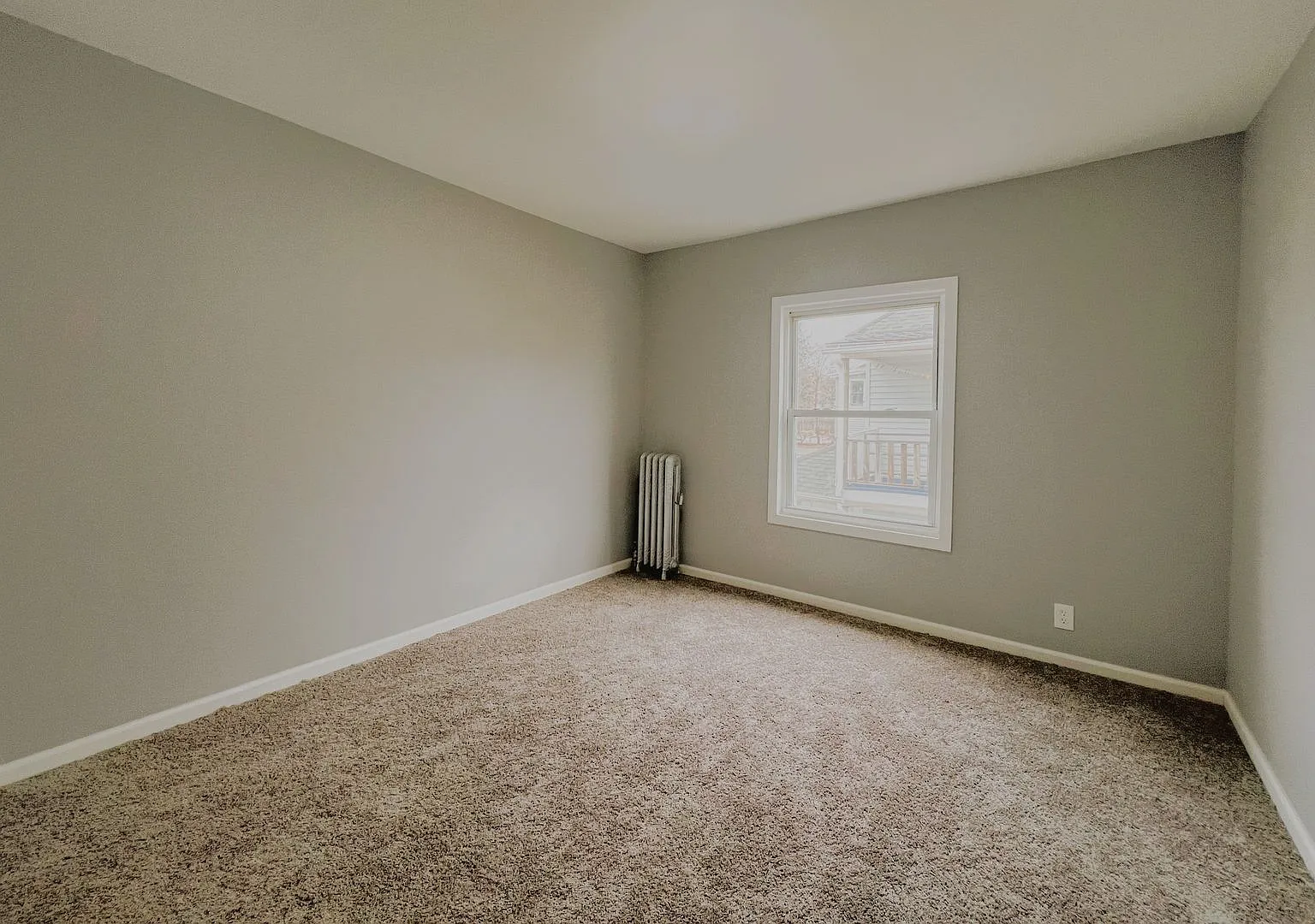 Your Next Home Awaits Renovated 3-Bedroom Single Family Home — Photo 4