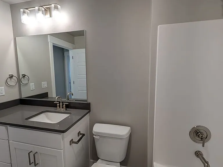 5560 Trueman #C — Photo 30