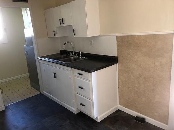 4th image of 1126 Greeley Ave