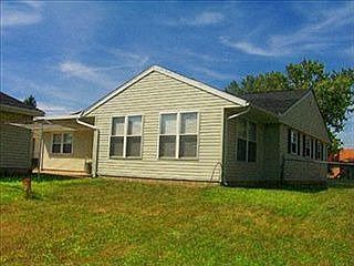 3rd image of 2095 Drummond Dr