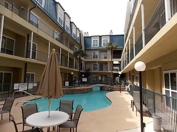921 Marine Dr APT 306, Galveston, TX 77550