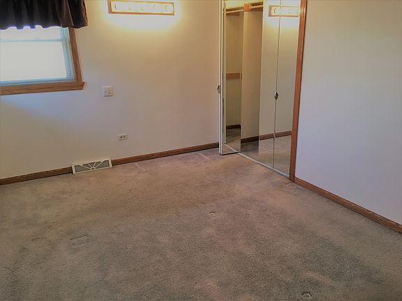 5th image of 5329 W Oakdale Dr