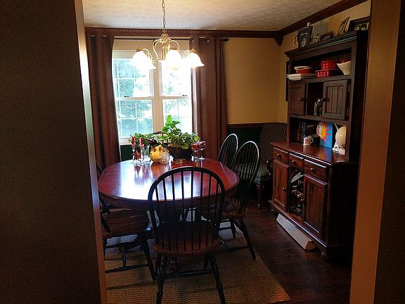 5th image of 802 S Shenandoah Dr