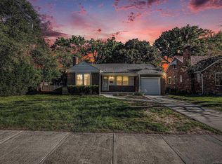 2368 Allard Ave, Grosse Pointe Woods, MI 48236