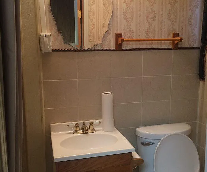 821 Wedgewood Rd — Photo 15