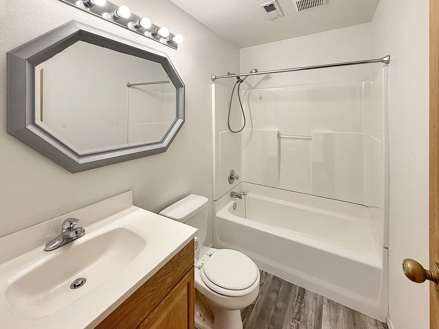 2565 N Stagecoach Dr - 1 — Photo 4