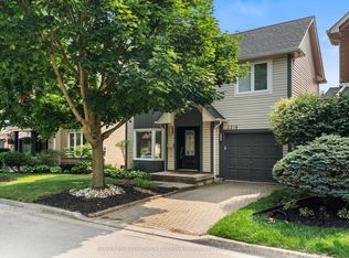 2218 Bluegrass Ln, Burlington, ON L7L 6L5