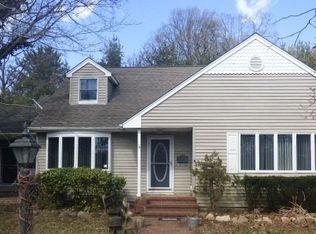 31 Montauk Dr, Bay Shore, NY 11706