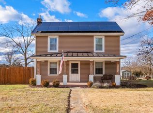 26 Battlefield Rd, Staunton, VA 24401