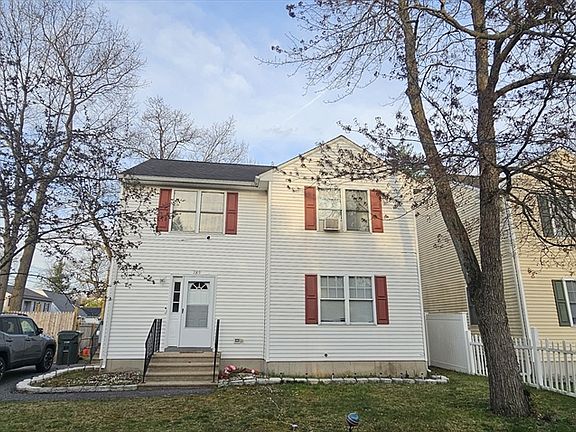 2nd image of 289 Morton St