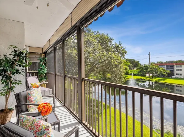 350 S Hollybrook Ter APT 302, Pembroke Pines, FL 33025