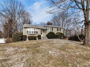 524 Yorkhill Rd, Yorktown Heights, NY 10598