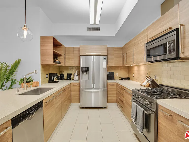 855 N Croft Ave #206 — Photo 4