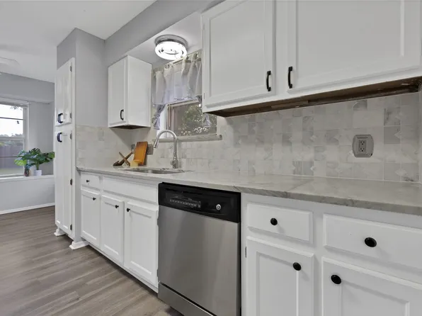 7357 Channel View Dr, Fort Worth, TX 76133