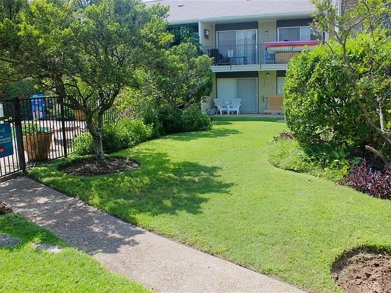 500 E Riverside Dr #122 — Photo 6