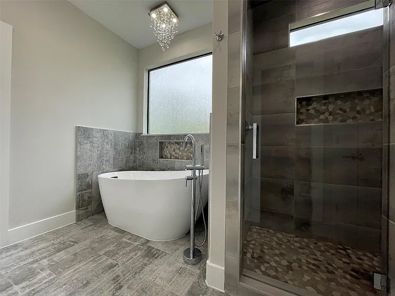 2417 N Winnetka Ave — Photo 19