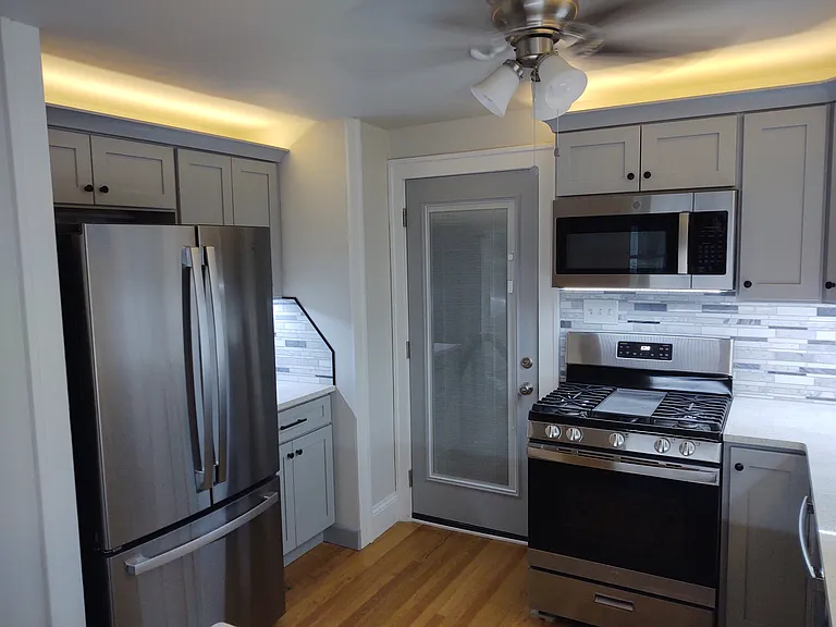 224 S Allen St — Photo 17