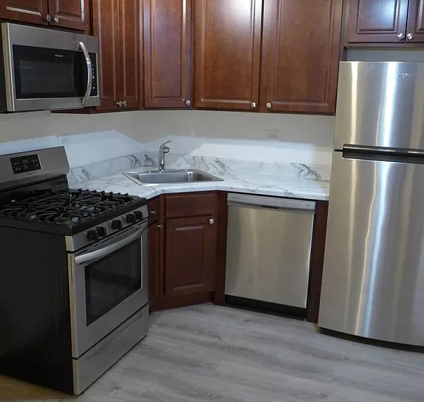 Lamon Courts Apartments — Photo 10