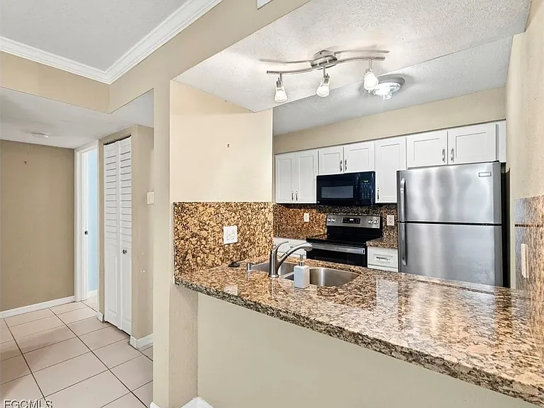 3419 Winkler Ave #509 — Photo 4