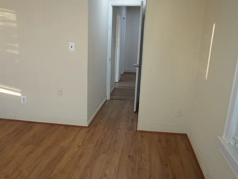 217 Center St — Photo 28